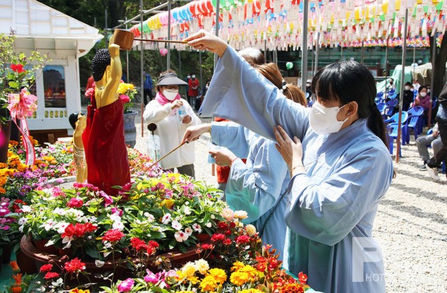 A light moment of the Vesak ceremony overseas